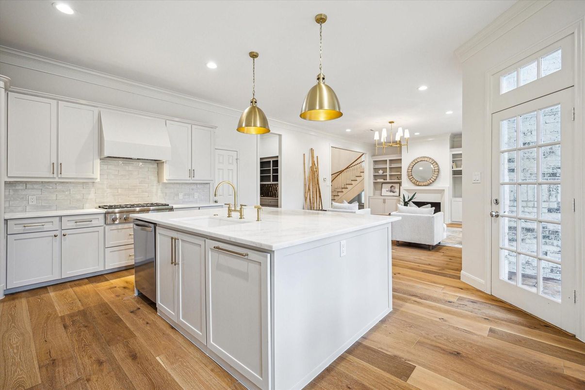 Interior, Kitchen, Living room, Pendant Lights, Recessed Lighting, Stainless Steel Appliances, Wood Texture Flooring