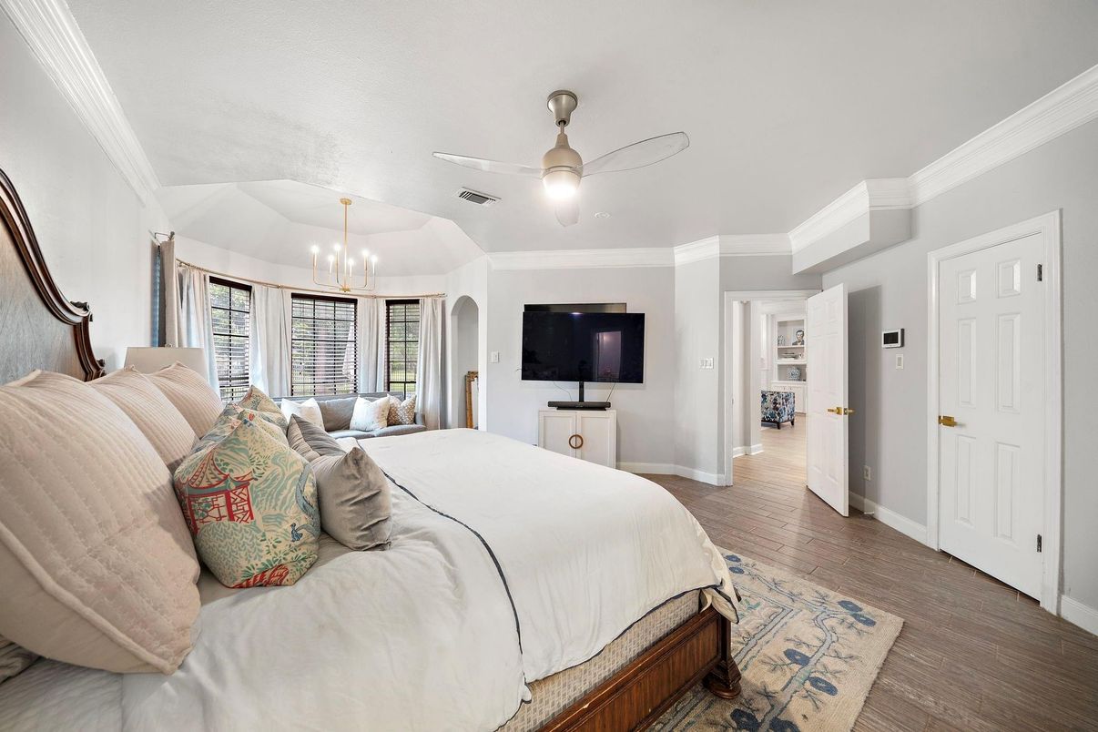 Bedroom, Interior, Pendant Lights, Wood Texture Flooring