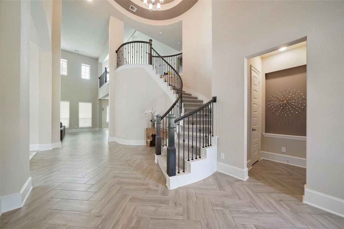 Interior, Recessed Lighting, Wood Texture Flooring