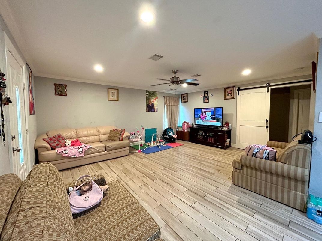 Interior, Living room, Recessed Lighting, Wood Texture Flooring