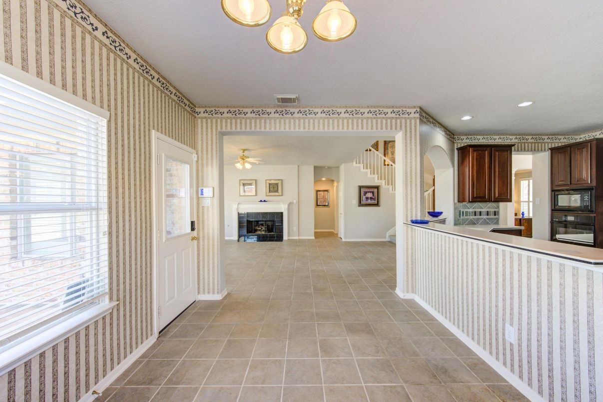 Fireplace, Interior, Kitchen, Recessed Lighting