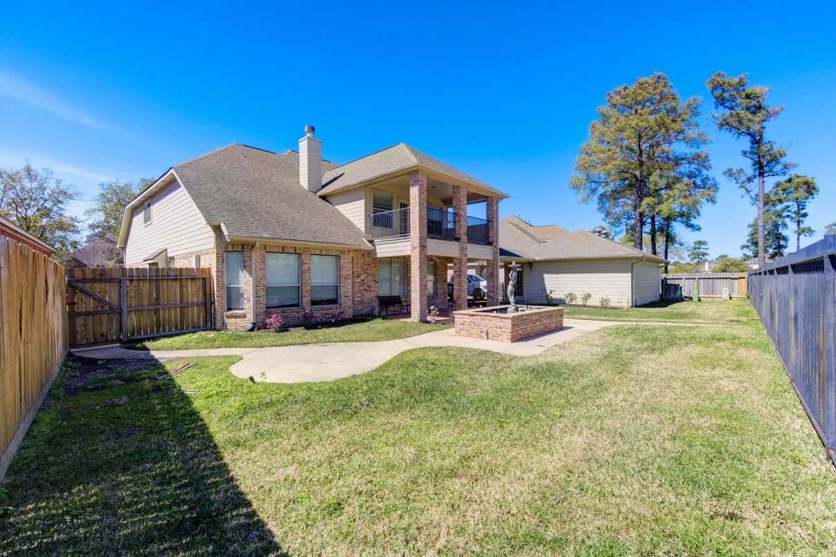 Backyard, Detached Garage, Exterior