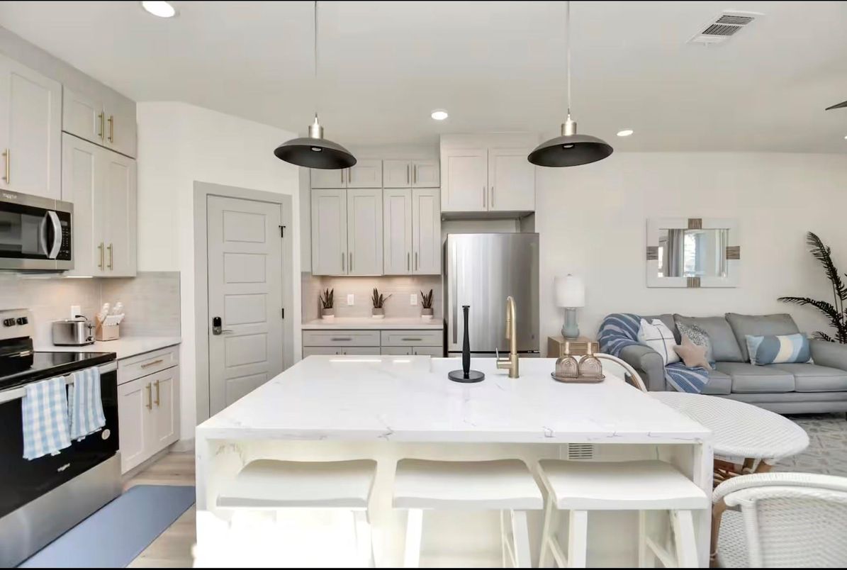 Interior, Kitchen, Living room, Pendant Lights, Recessed Lighting, Stainless Steel Appliances