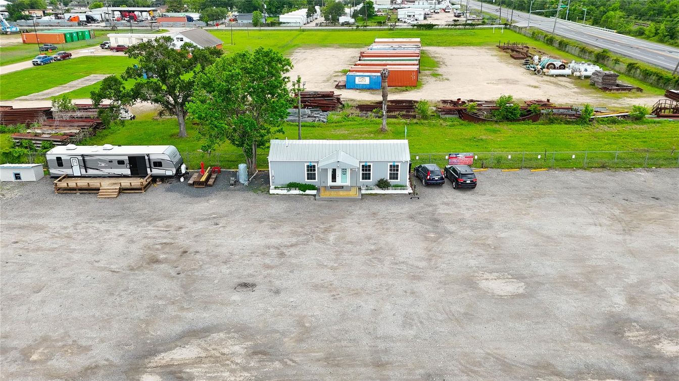 Exterior, Drone