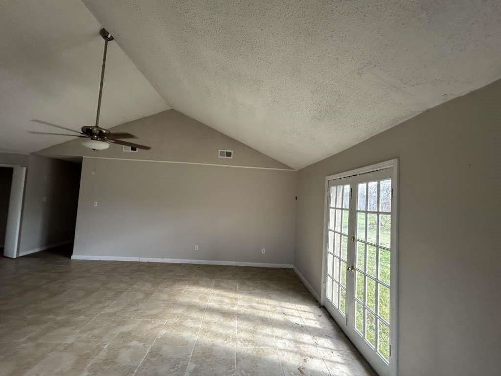 Empty room, Interior