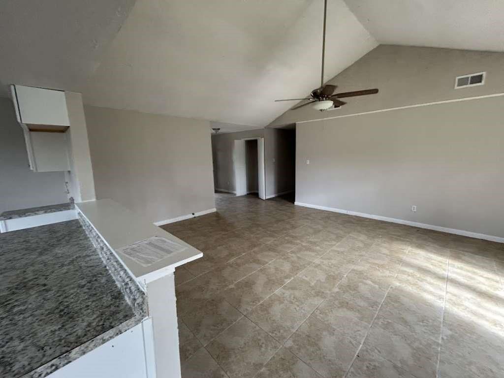 Empty room, Interior