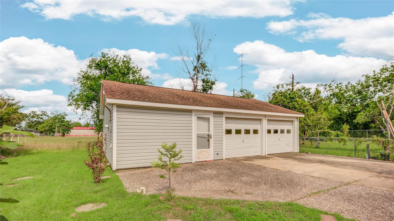 Backyard, Detached Garage, Exterior