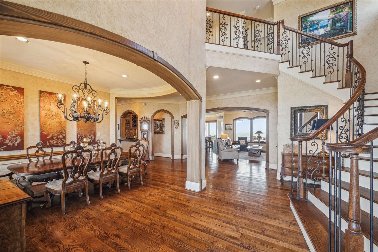 Chandelier, Dining room, Interior, Living room, Recessed Lighting, Wood Texture Flooring