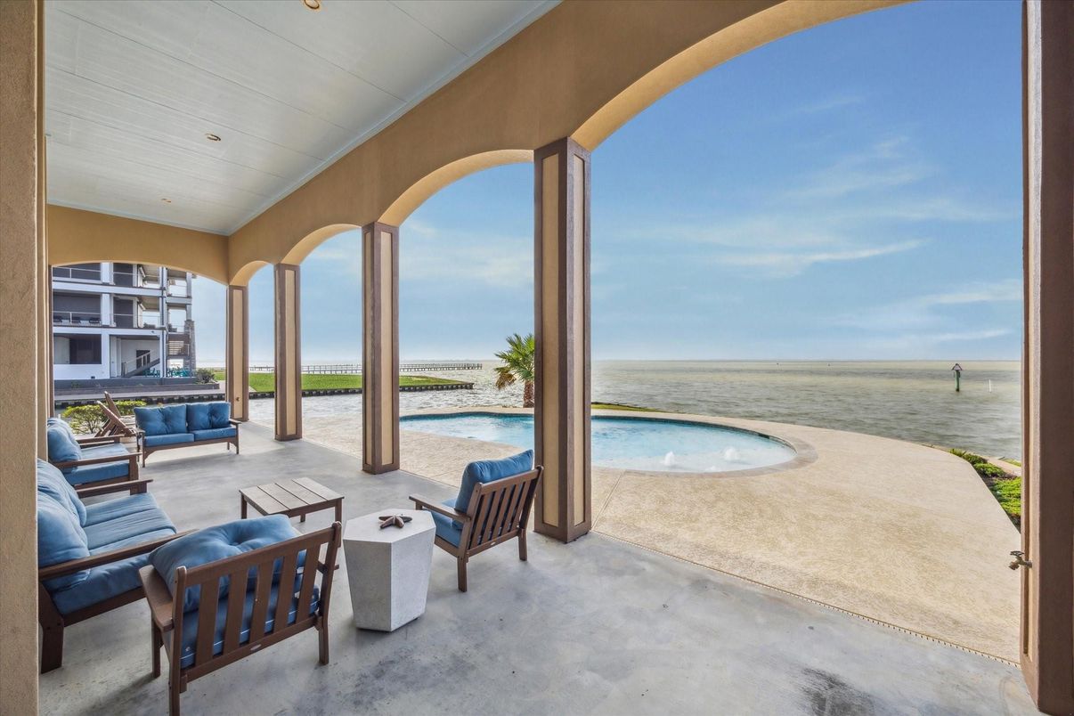 Exterior, Pool, Water