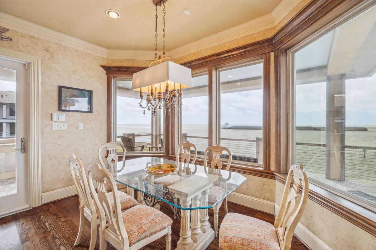 Dining room, Interior, Pendant Lights, Recessed Lighting, Water, Wood Texture Flooring