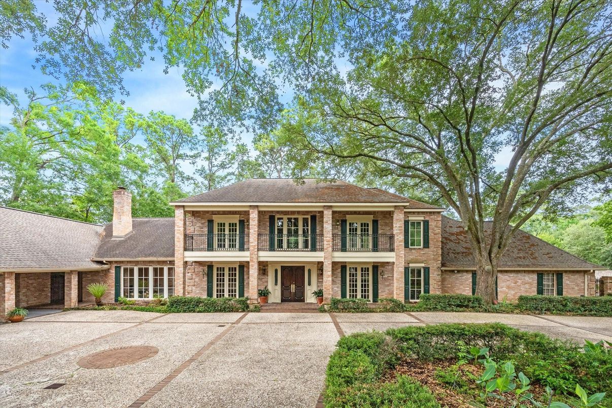 Exterior, Facade, Brick Facade, Georgian