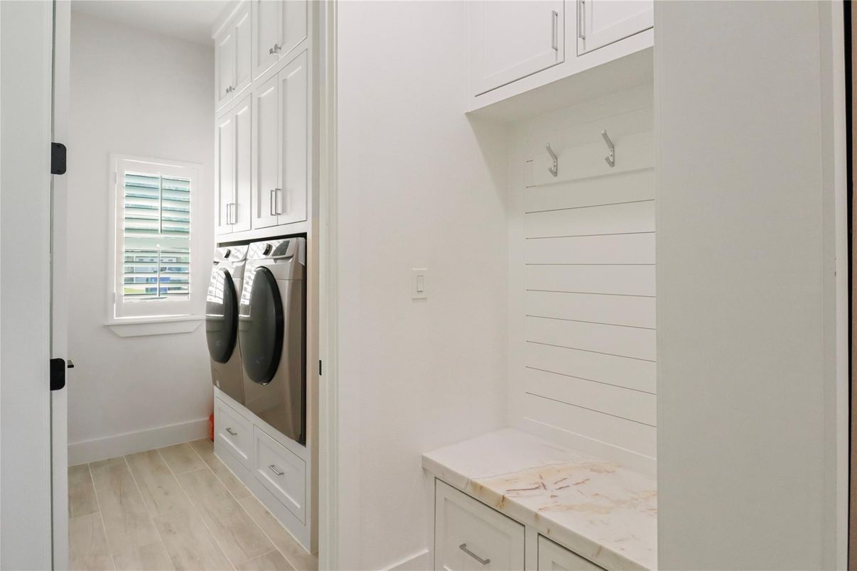 Interior, Utility Closets, Washer, Wood Texture Flooring
