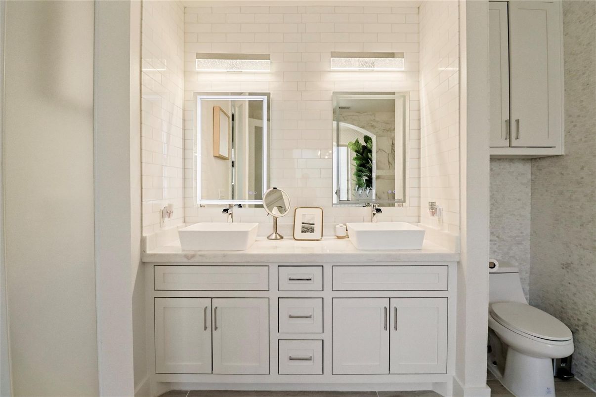 Bathroom, Dual Sink Vanities, Interior