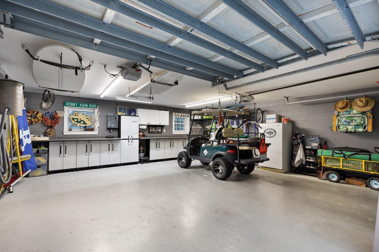 Garage, Interior