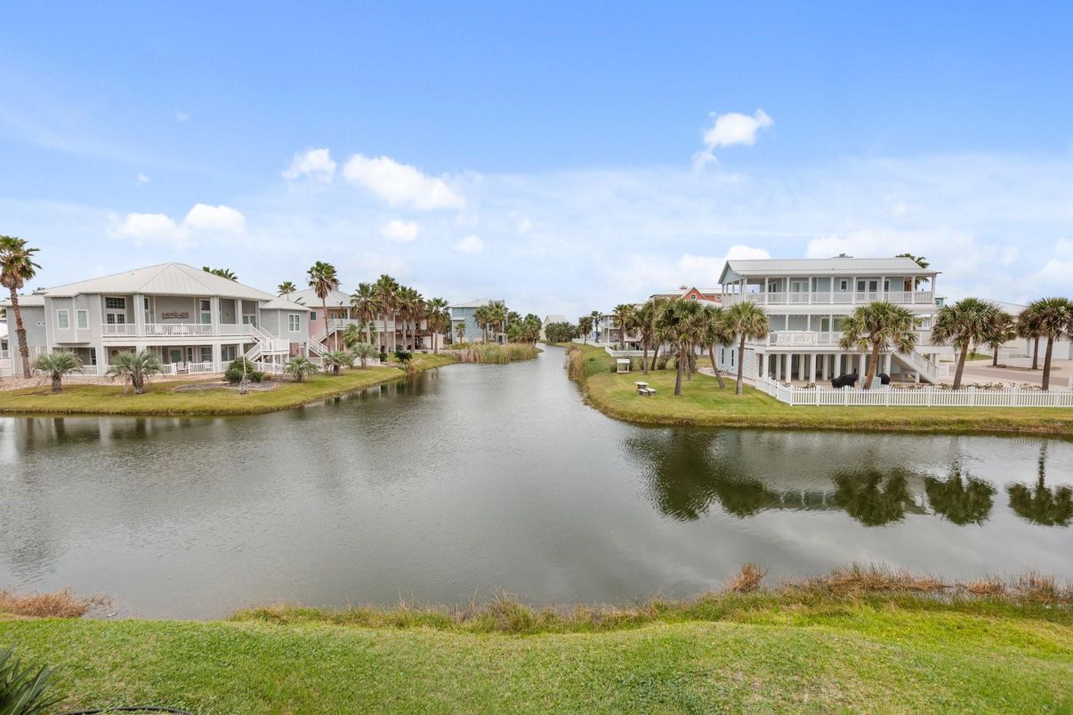Exterior, Lake