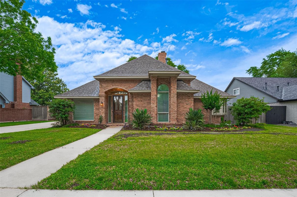 Exterior, Facade, Brick Facade, French Provincial