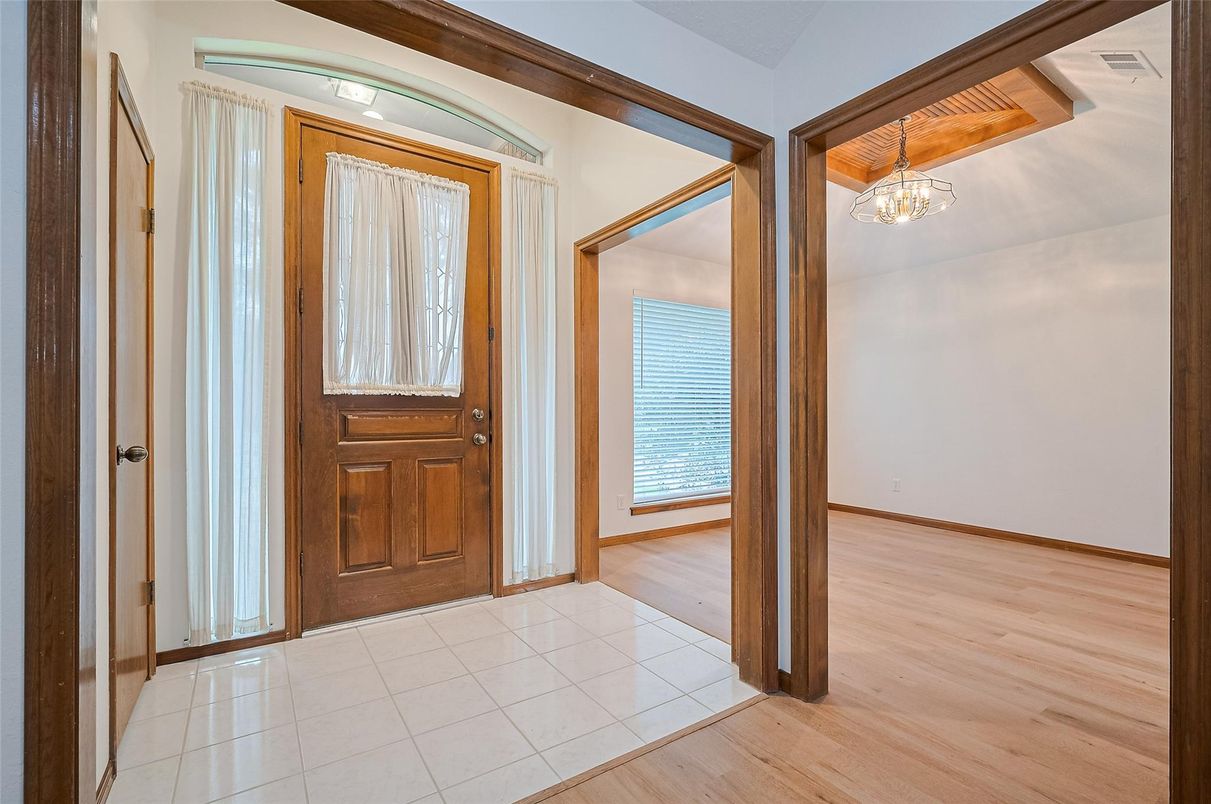 Chandelier, Empty room, Interior, Wood Texture Flooring