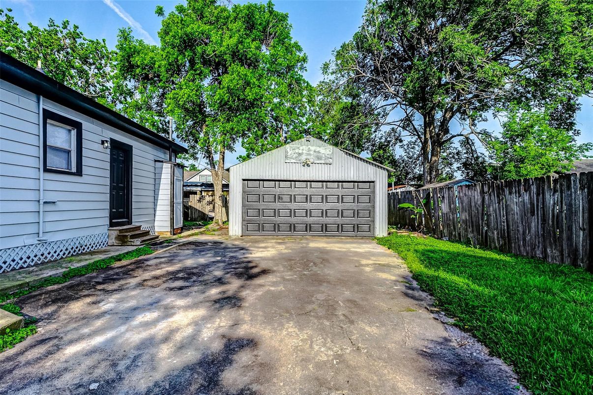 Backyard, Detached Garage, Exterior