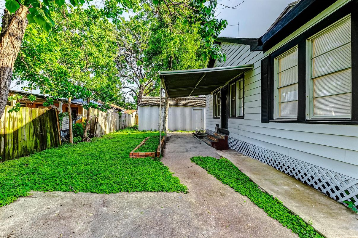 Backyard, Exterior