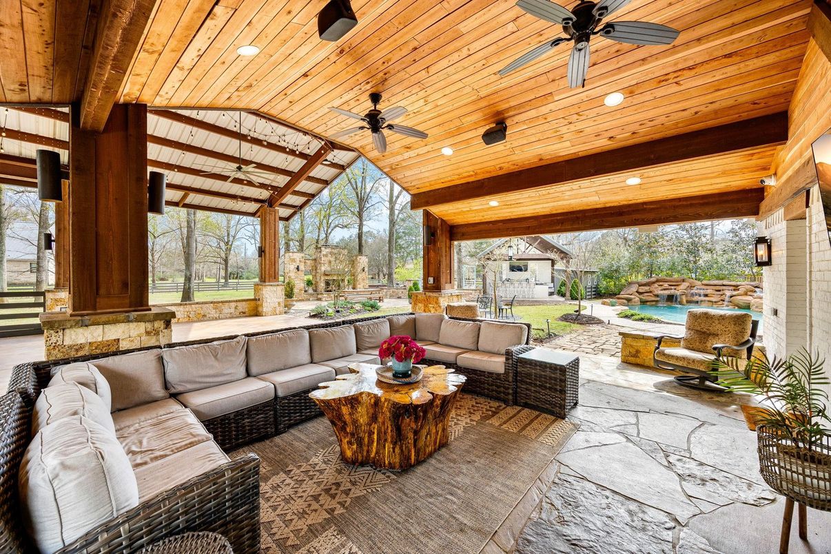 Exterior, Living room, Pool