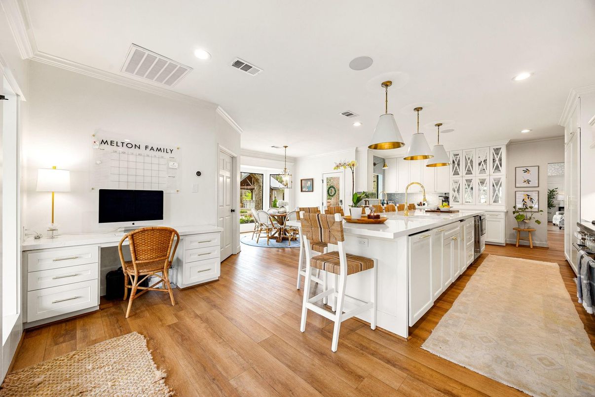 Dining room, Interior, Kitchen, Pendant Lights, Recessed Lighting, Wood Texture Flooring