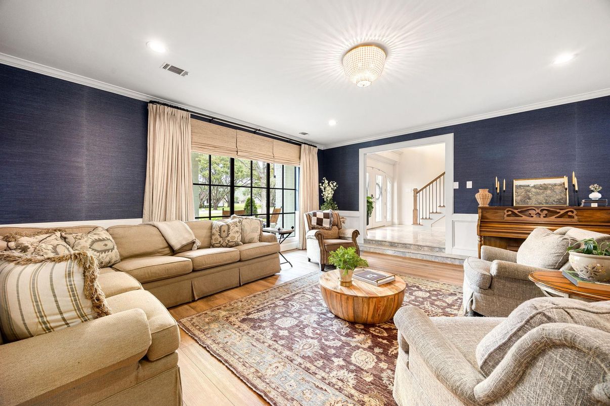 Interior, Living room, Piano, Recessed Lighting, Wood Texture Flooring