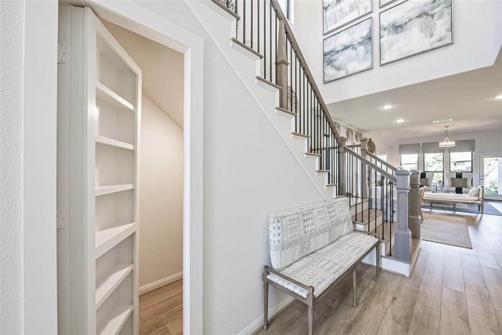 Interior, Pendant Lights, Recessed Lighting, Wood Texture Flooring