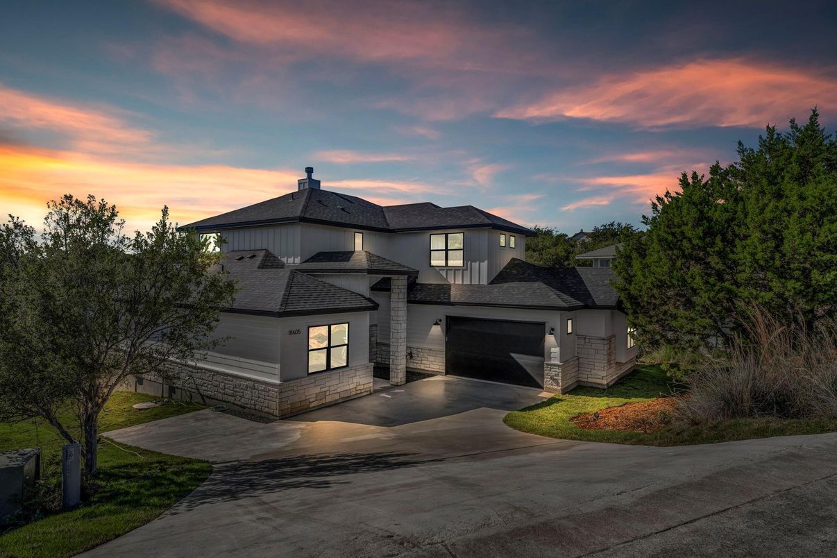 Attached, Exterior, Facade, Modern