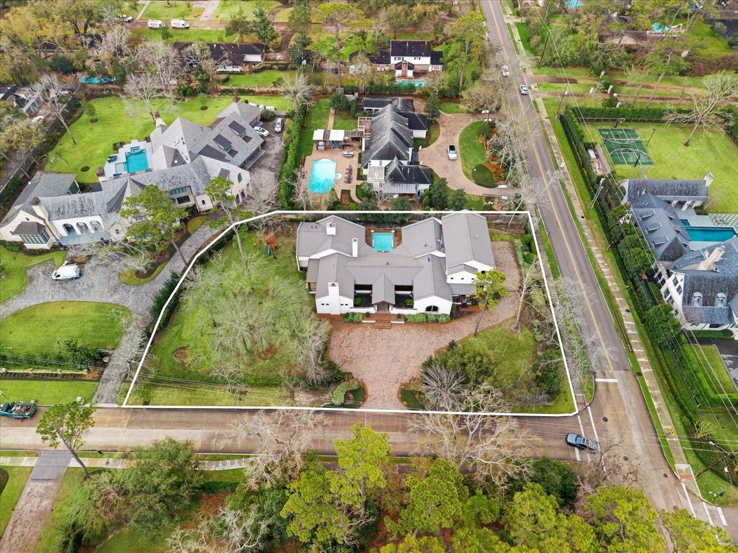 Exterior, Drone