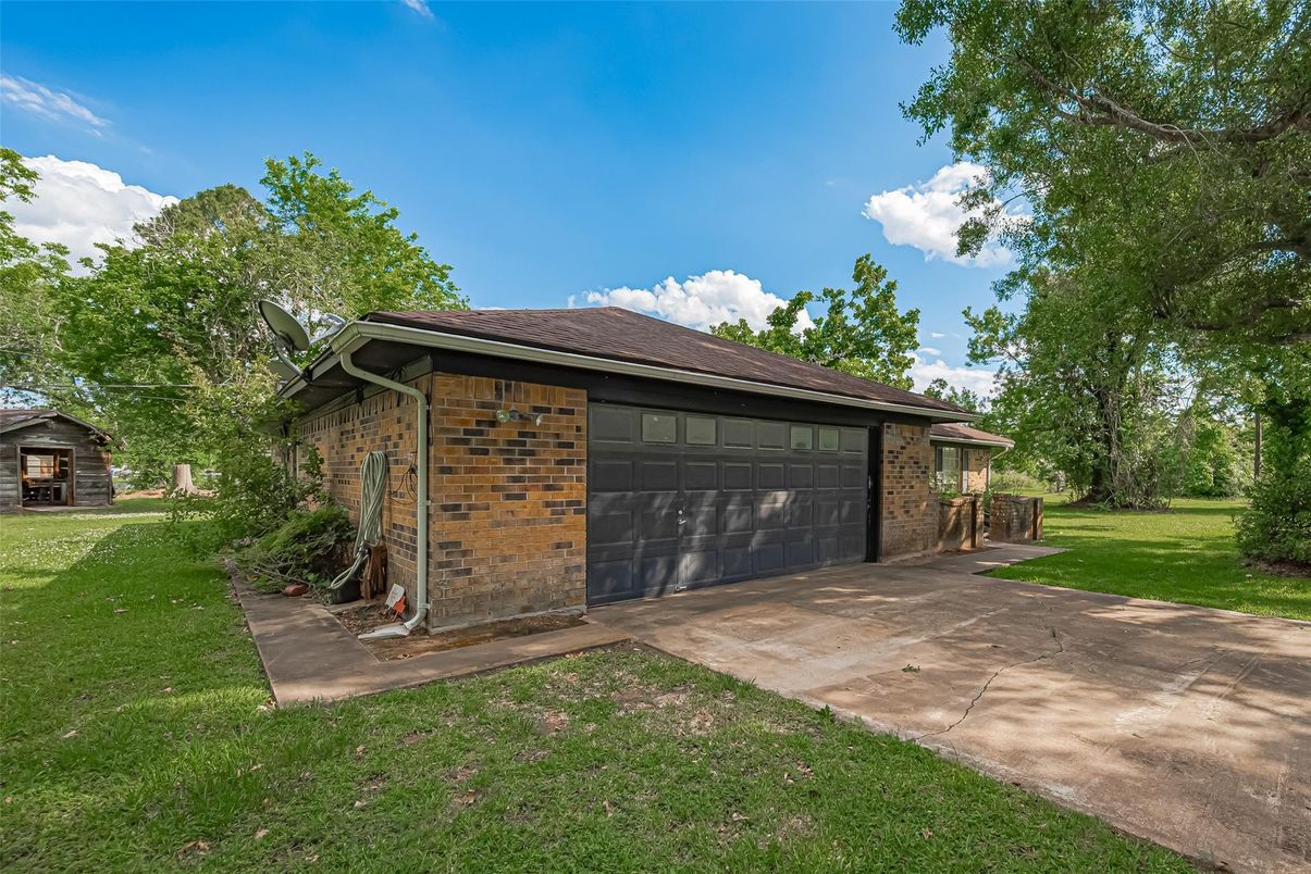 Detached Garage, Exterior