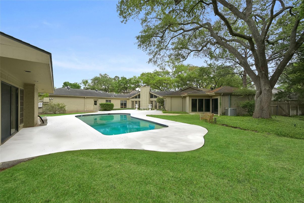 Backyard, Exterior, Pool
