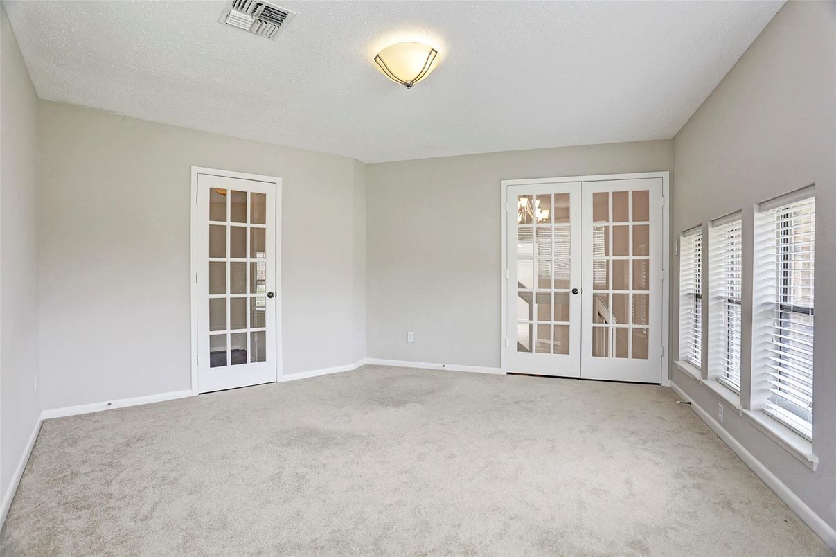 Empty room, Interior