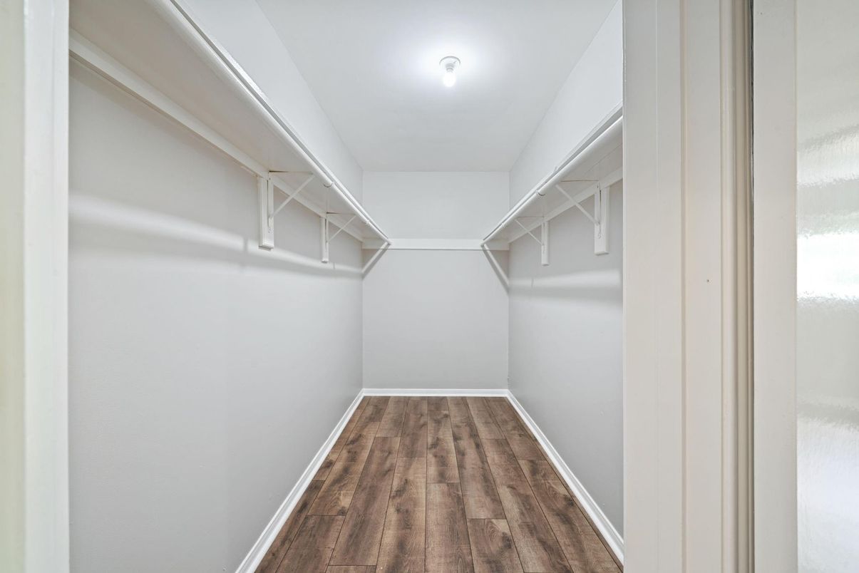 Interior, Walk-in Closets, Wood Texture Flooring