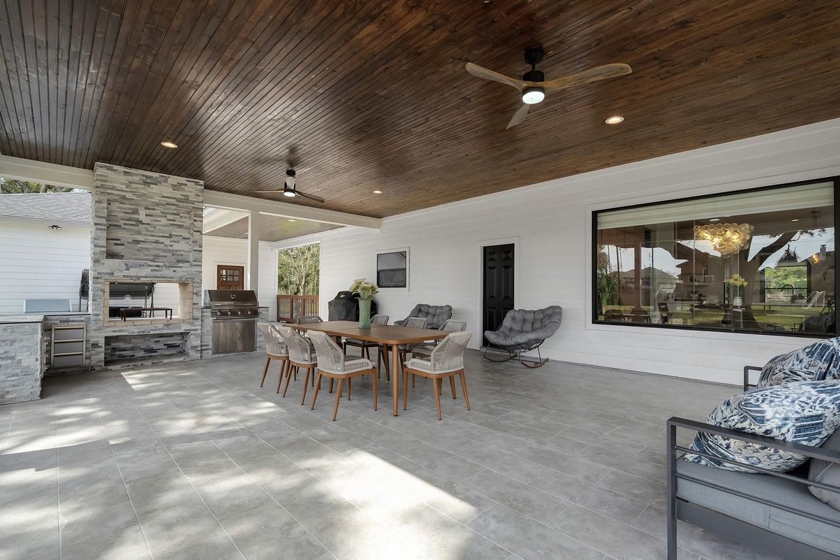 Dining room, Exterior