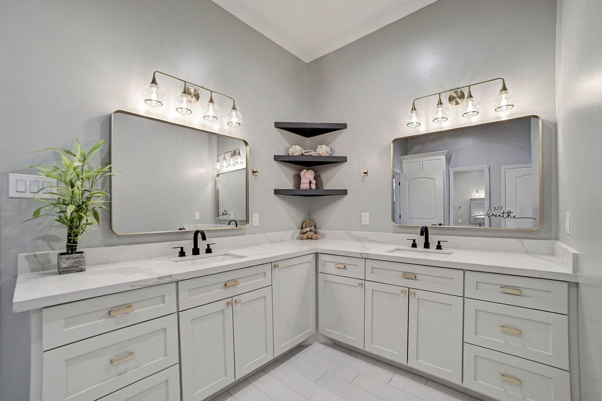 Bathroom, Dual Sink Vanities, Interior