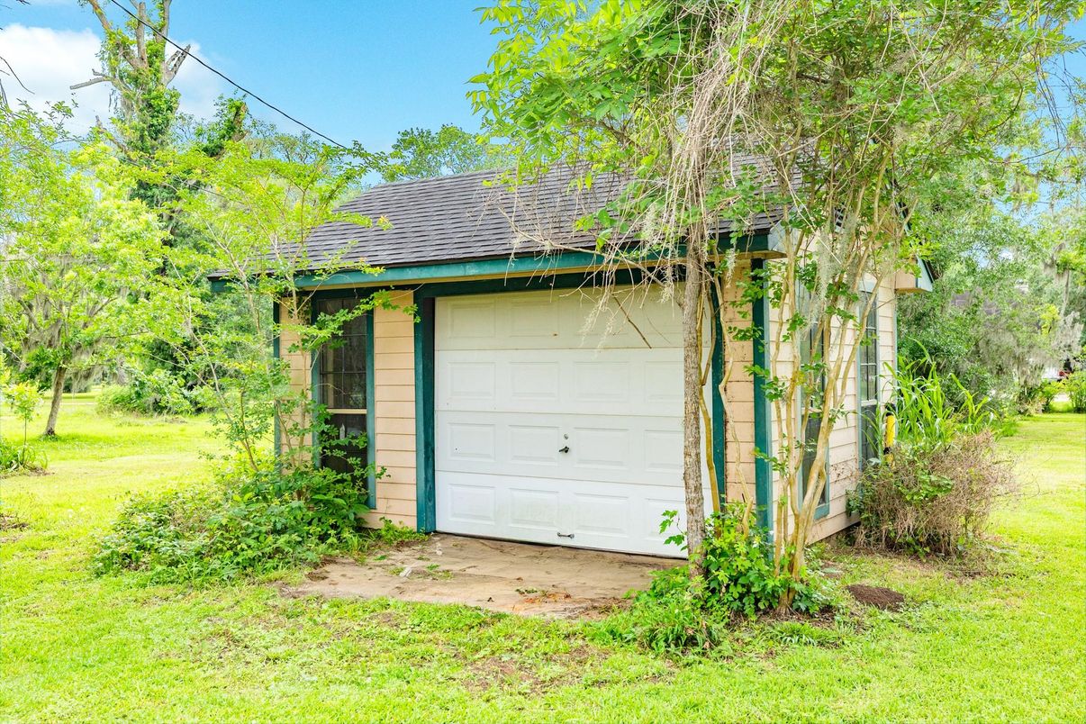 Detached Garage, Exterior