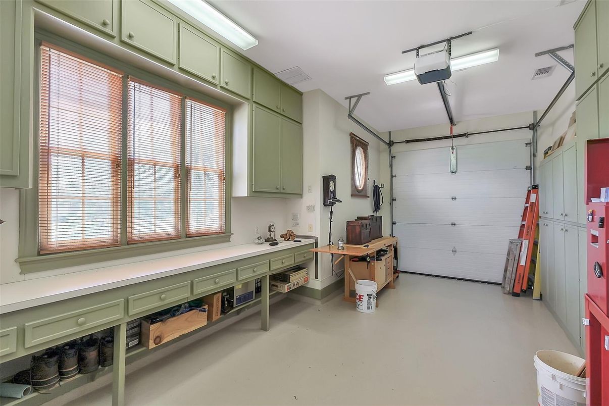 Garage, Interior