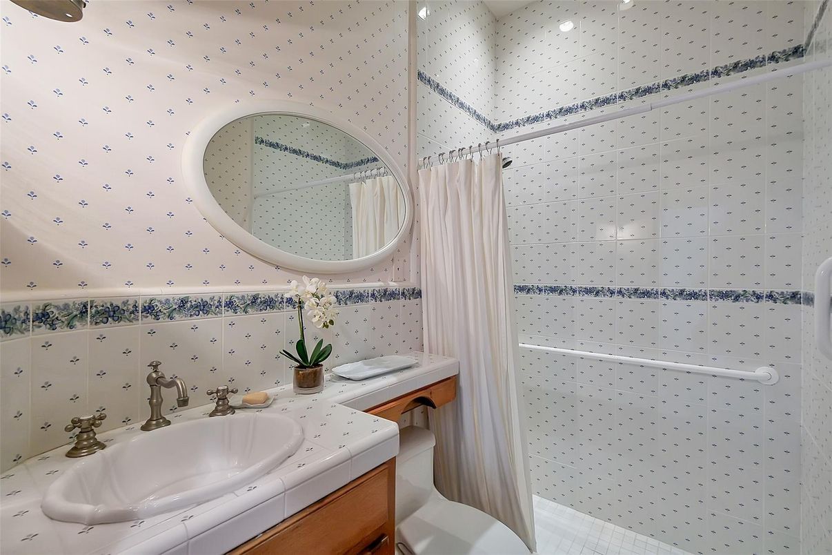 Bathroom, Interior, Recessed Lighting, Tile Countertops