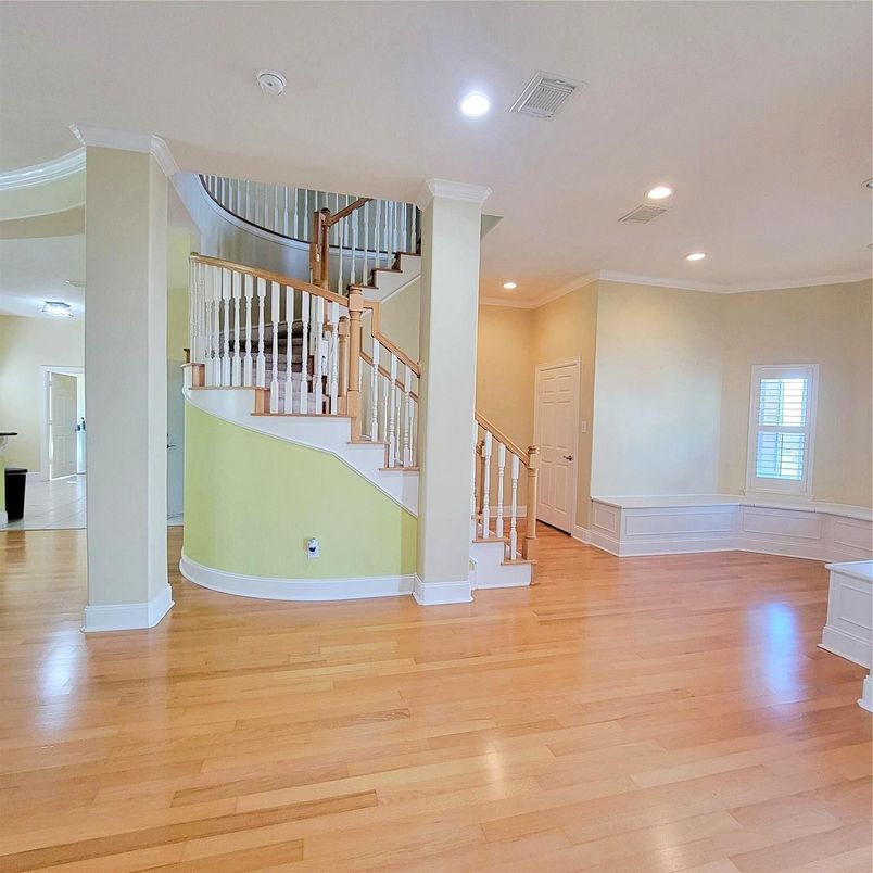 Interior, Recessed Lighting, Wood Texture Flooring