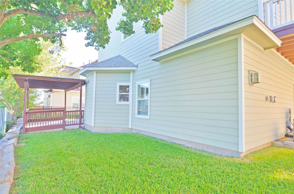 Backyard, Exterior