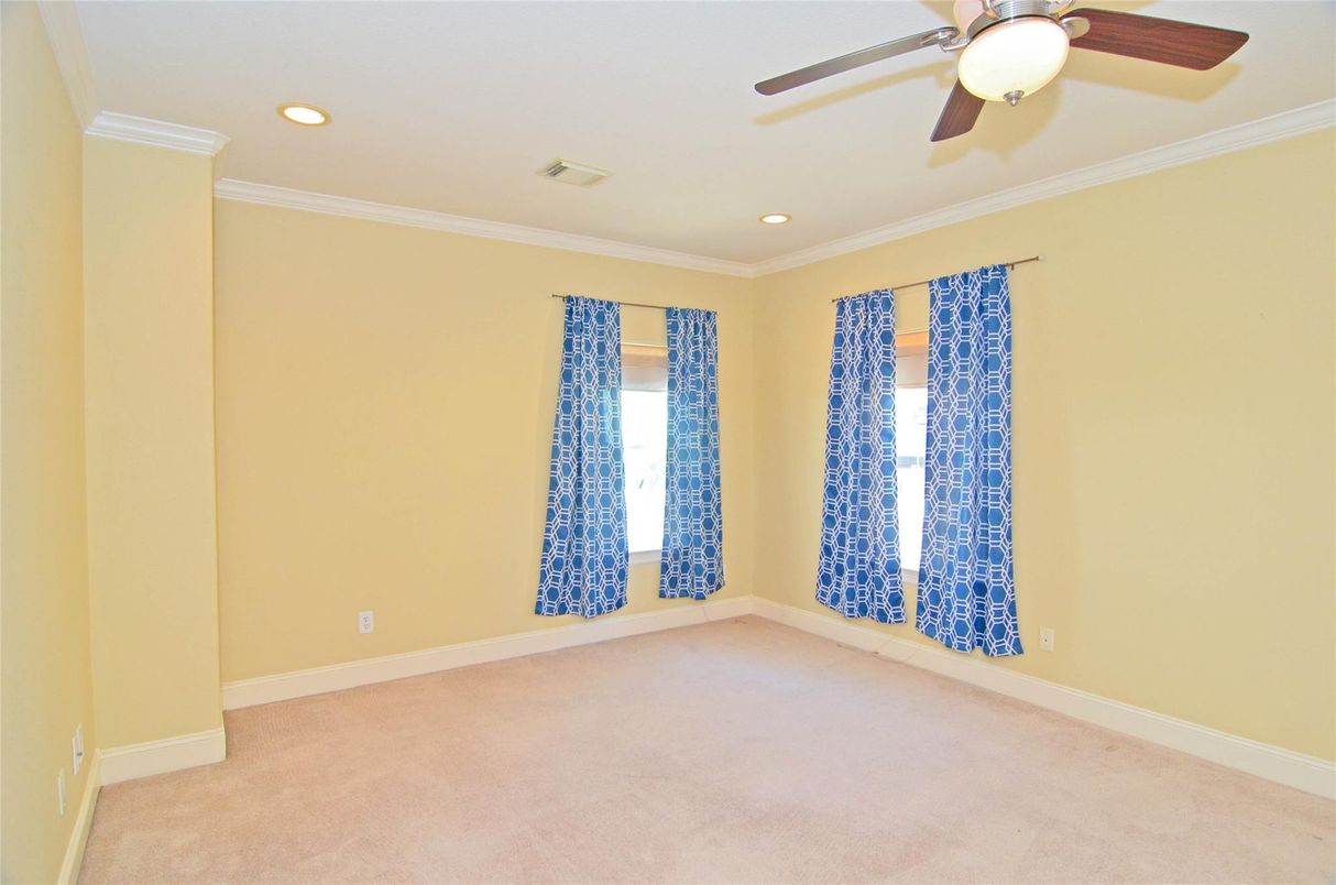 Empty room, Interior, Recessed Lighting