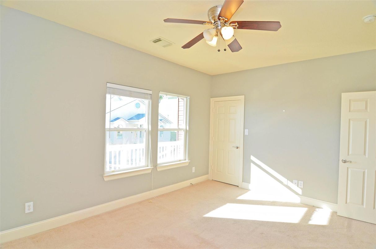 Empty room, Interior