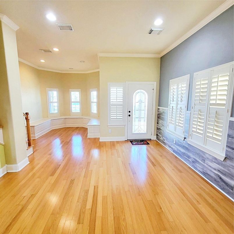 Empty room, Interior, Recessed Lighting, Wood Texture Flooring