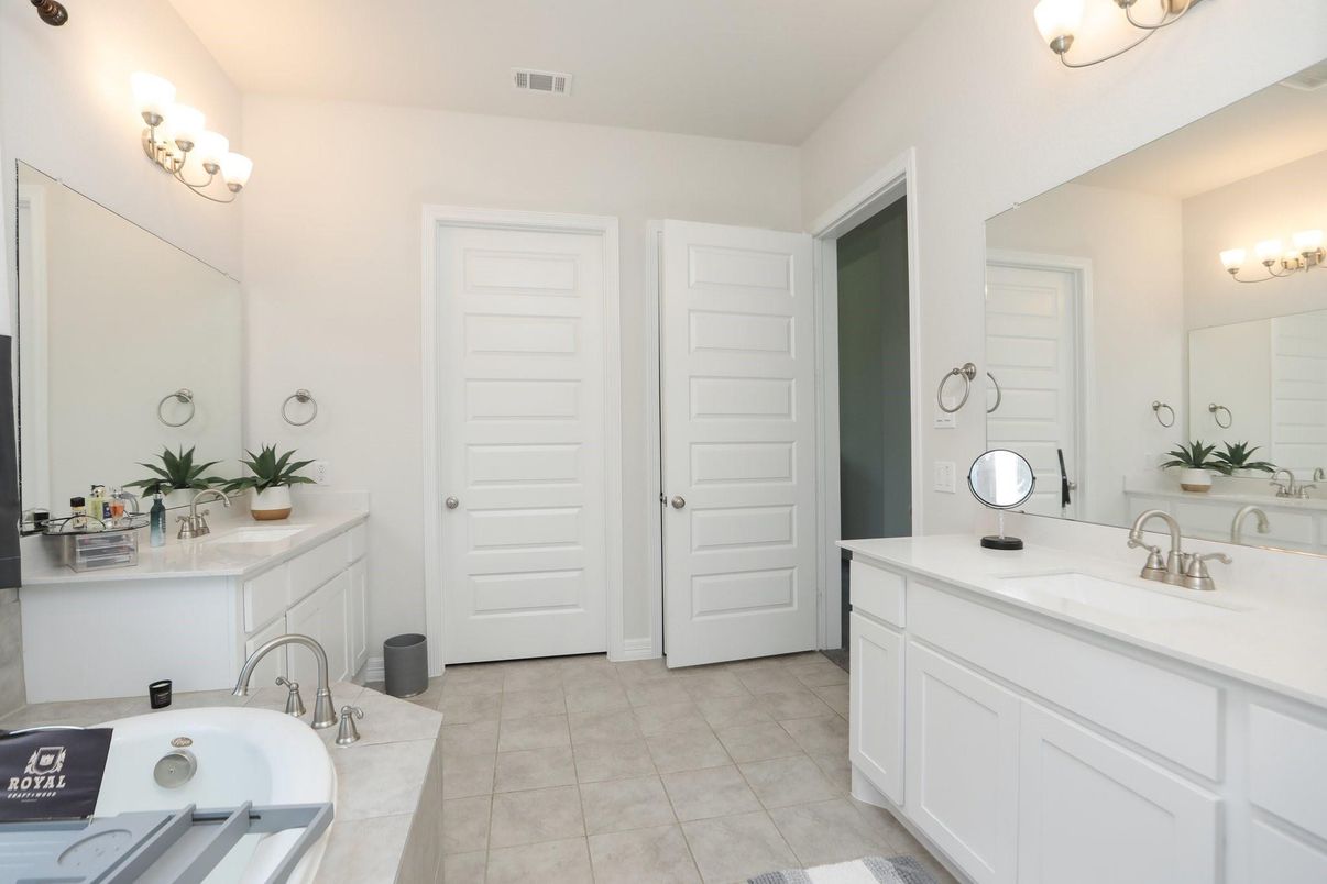 Bathroom, Dual Sink Vanities, Interior