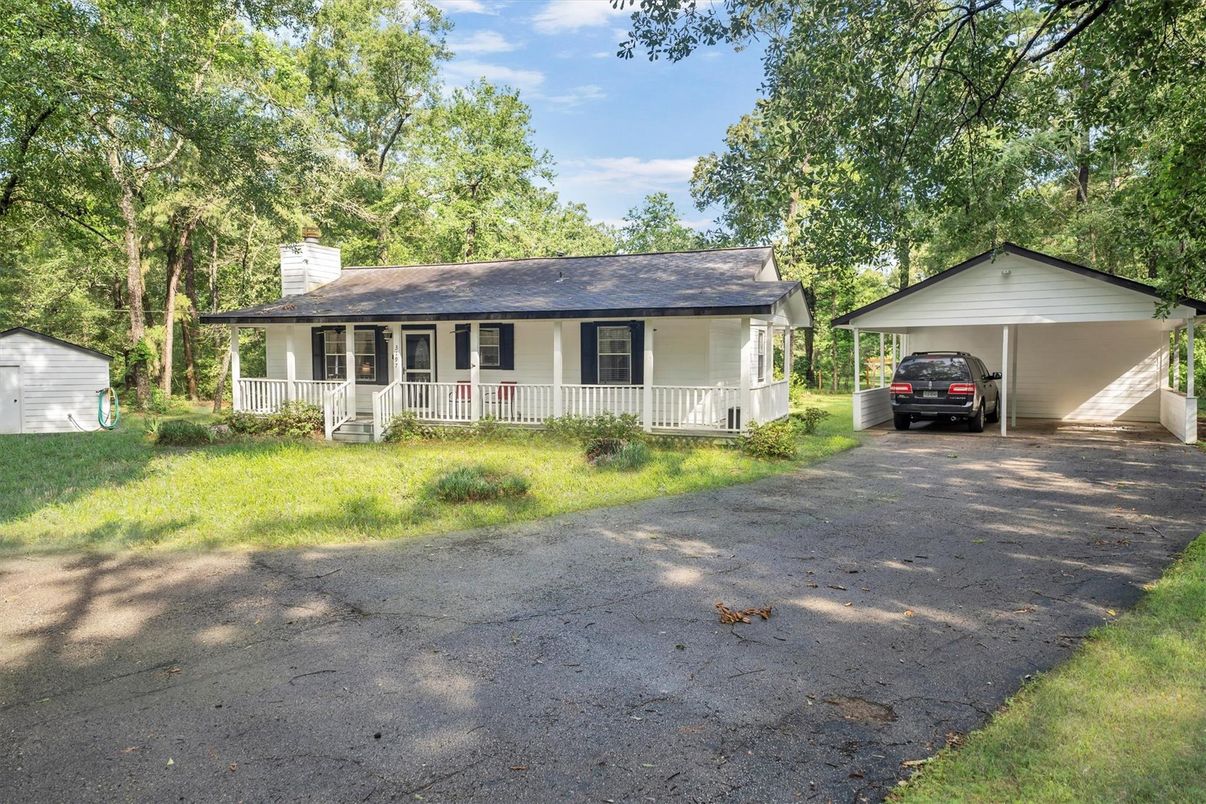 Backyard, Detached Garage, Exterior