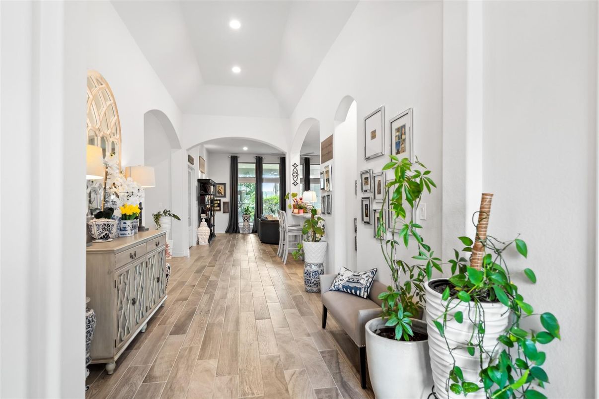 Interior, Recessed Lighting, Wood Texture Flooring