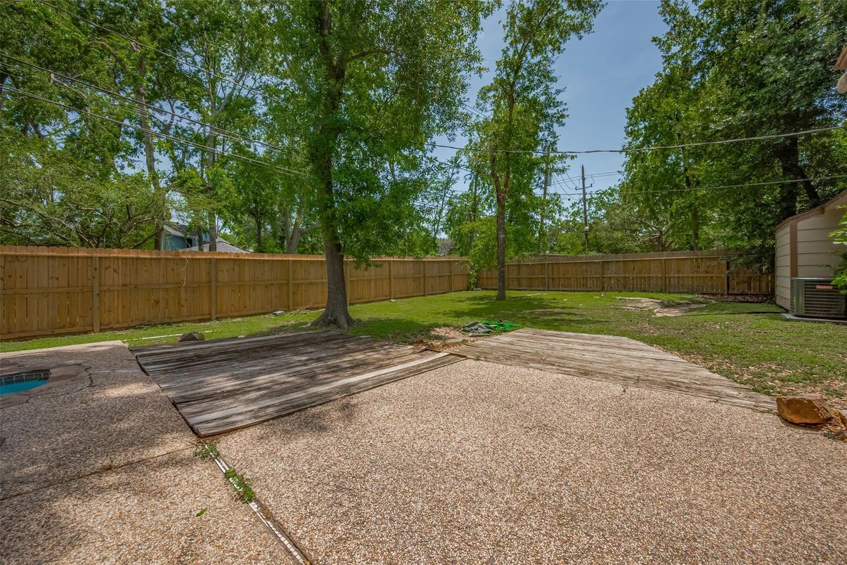 Backyard, Exterior
