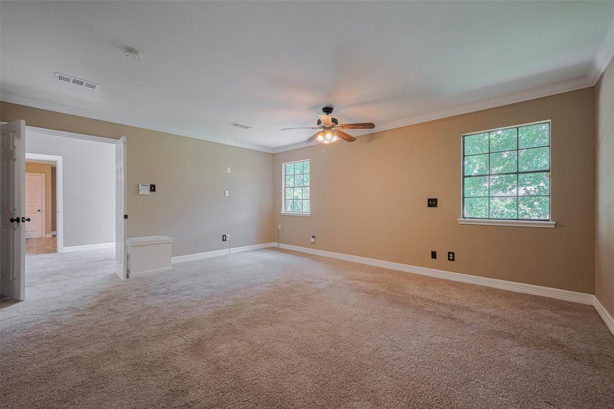 Empty room, Interior