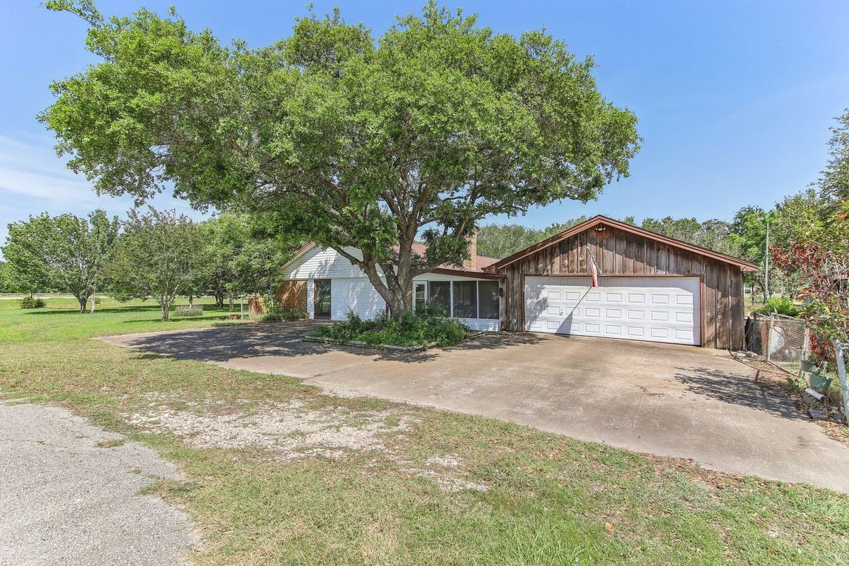 Backyard, Detached Garage, Exterior
