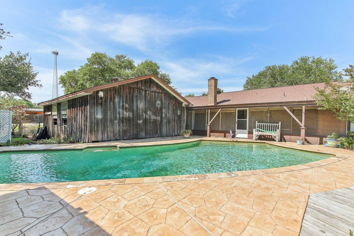 Exterior, Pool